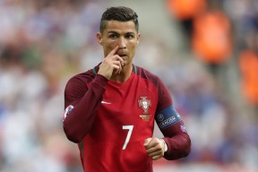 科斯用坚持和努力书写辉煌篇章，科斯的书