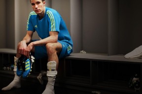 巴尔：他在防守和进攻中的出色表现让全黑队的战术更加多变，巴尔巴训练