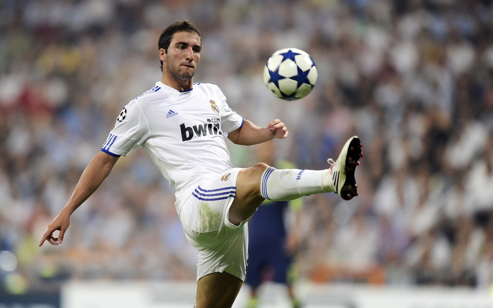 校园足球摄影大赛激发学生参与热情，足球摄影获奖作品